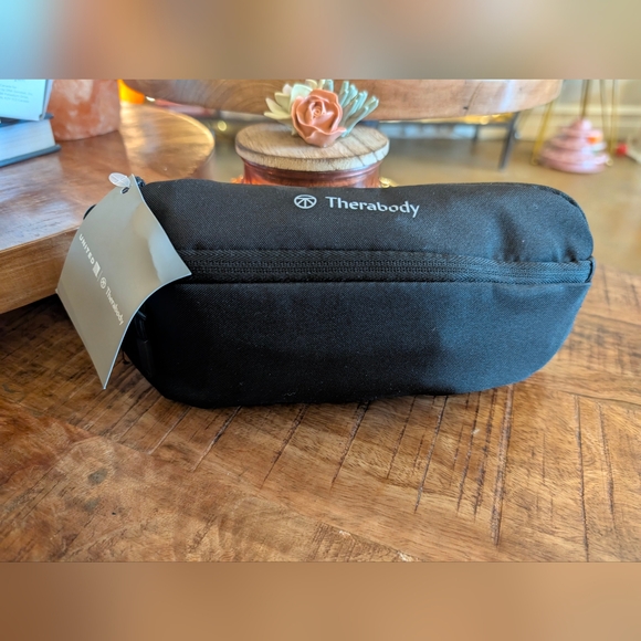 United Polaris Business Class Therabody Amenity Kits (2 black) - Picture 3 of 4